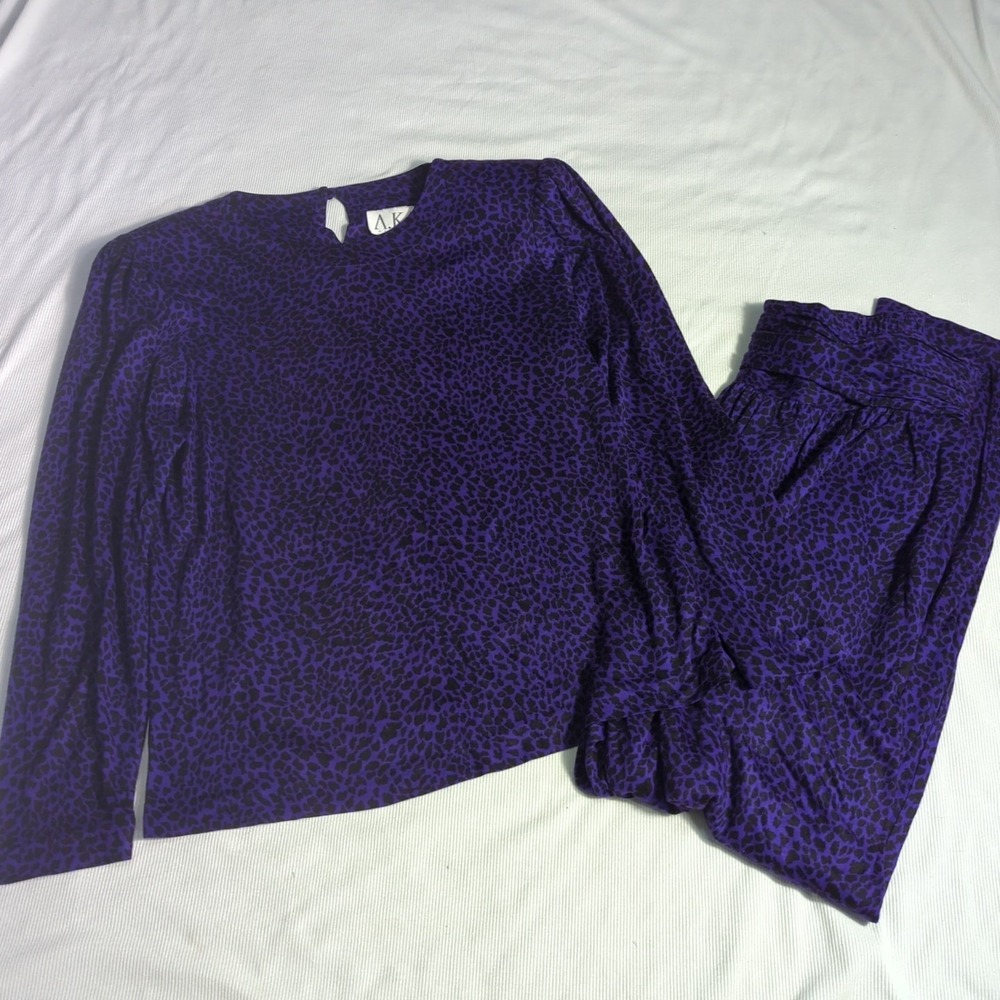 AKF New York VTG Women's Med Purple Leopard Print 2 PC Long‎ Sleeves & Pants 386